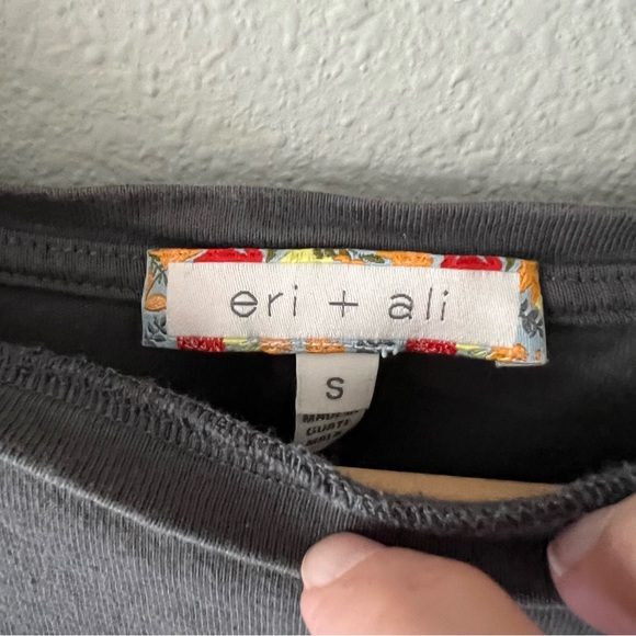 Oversized cotton shirt with capped sleeves and cinch waist by Eri + Ali. - Picture 4 of 8